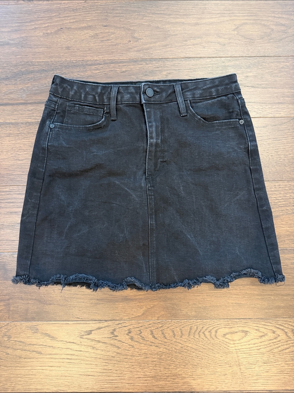 Just Black Frayed-Hem Denim Mini Skirt in Black Size Medium - C27-135